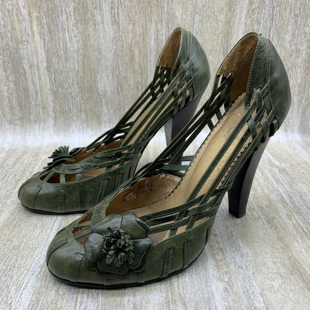 Naughty Monkey Heels Woven Caged Green 5” Stacked Heels Womens Size 9.5